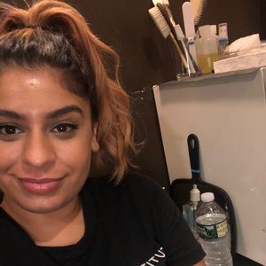 Meet your Posher, Leanne